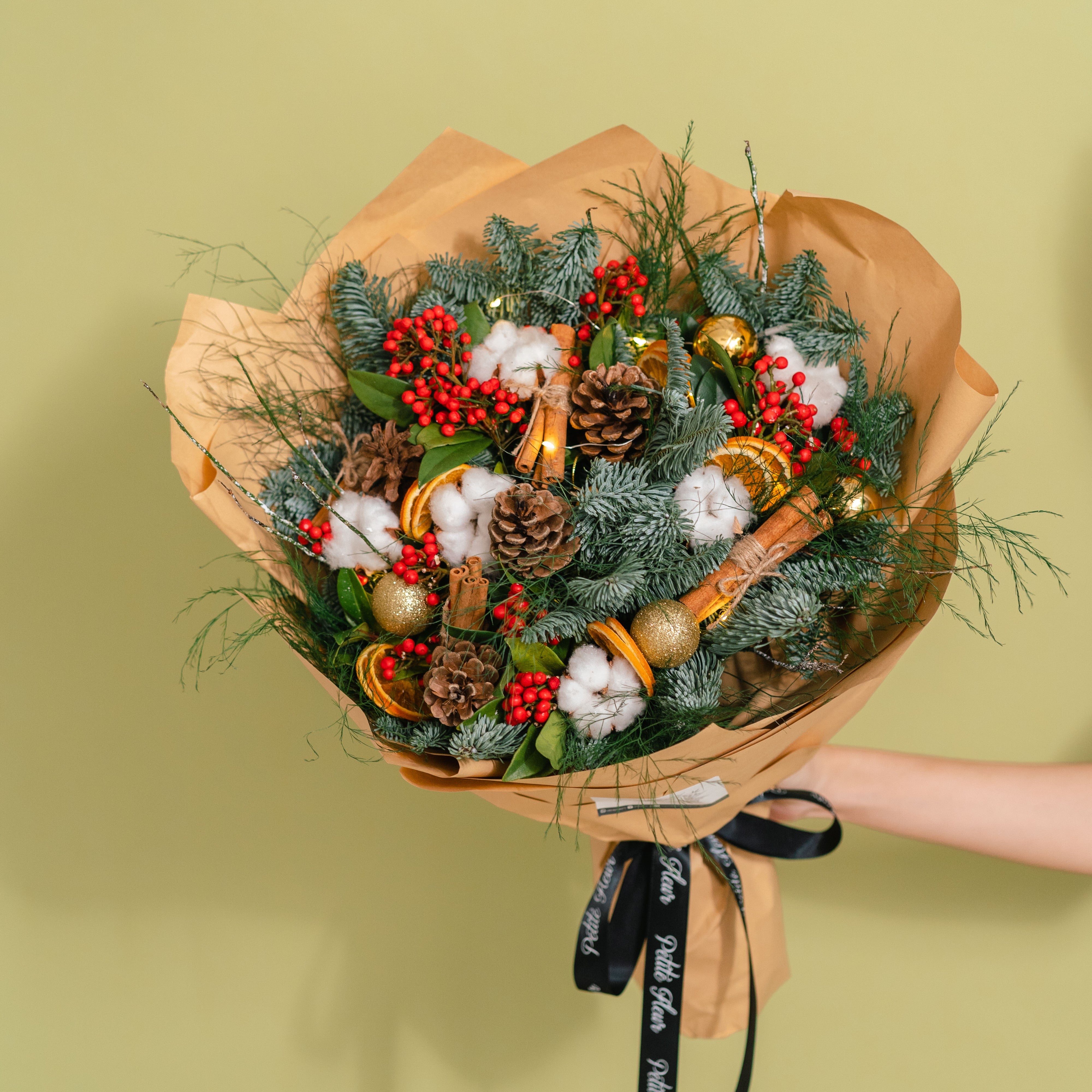 Orange, Cinnamon And Winterberry Bouquet