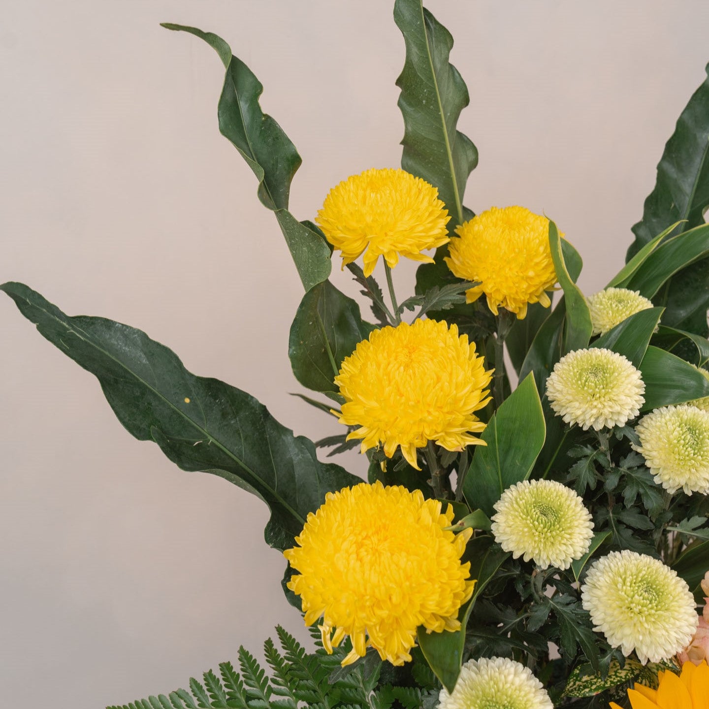 Vibrant and Cheery Floral Stand